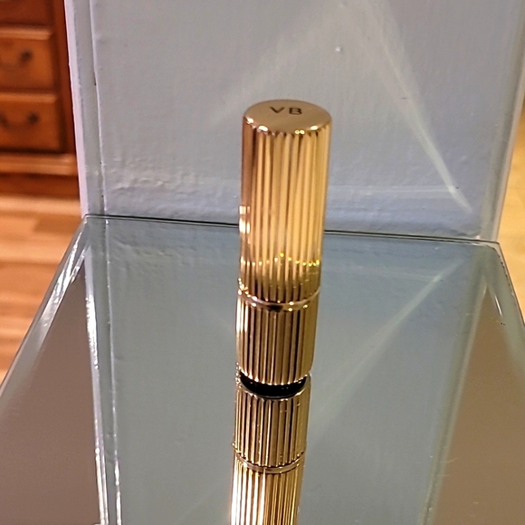 Estee Lauder/Victoria Beckham Matte Lipstick - Picture 3 of 4